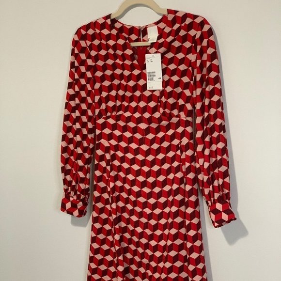 BNWT Crepe Dress | Flowy Dark Red Patterned Triangle Prism Print | V-Neck Button - Picture 4 of 8